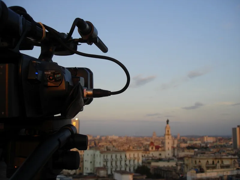 Caméra orientée vers une ville