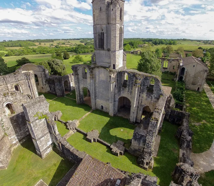 Centre des monuments nationaux, photographie de l'abbaye vue du ciel