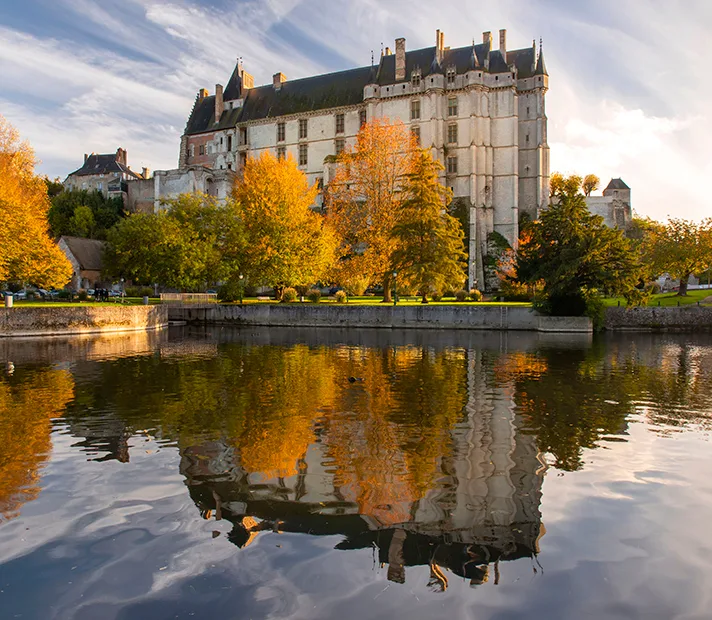 Centre des monuments nationaux, photographie du chateau à l'automne